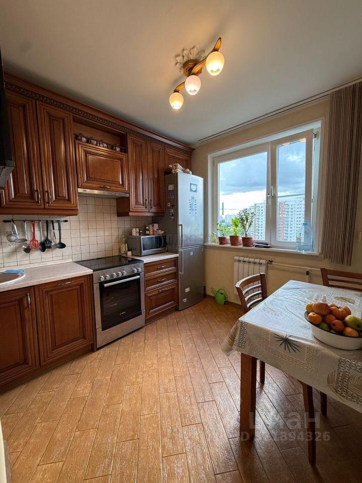 Продажа 2-комн квартиры на вторичном рынке улица Маршала Захарова, 10К2