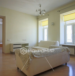 Аренда 2-комн квартиры на вторичном рынке Греческий пр-кт,  д. 25