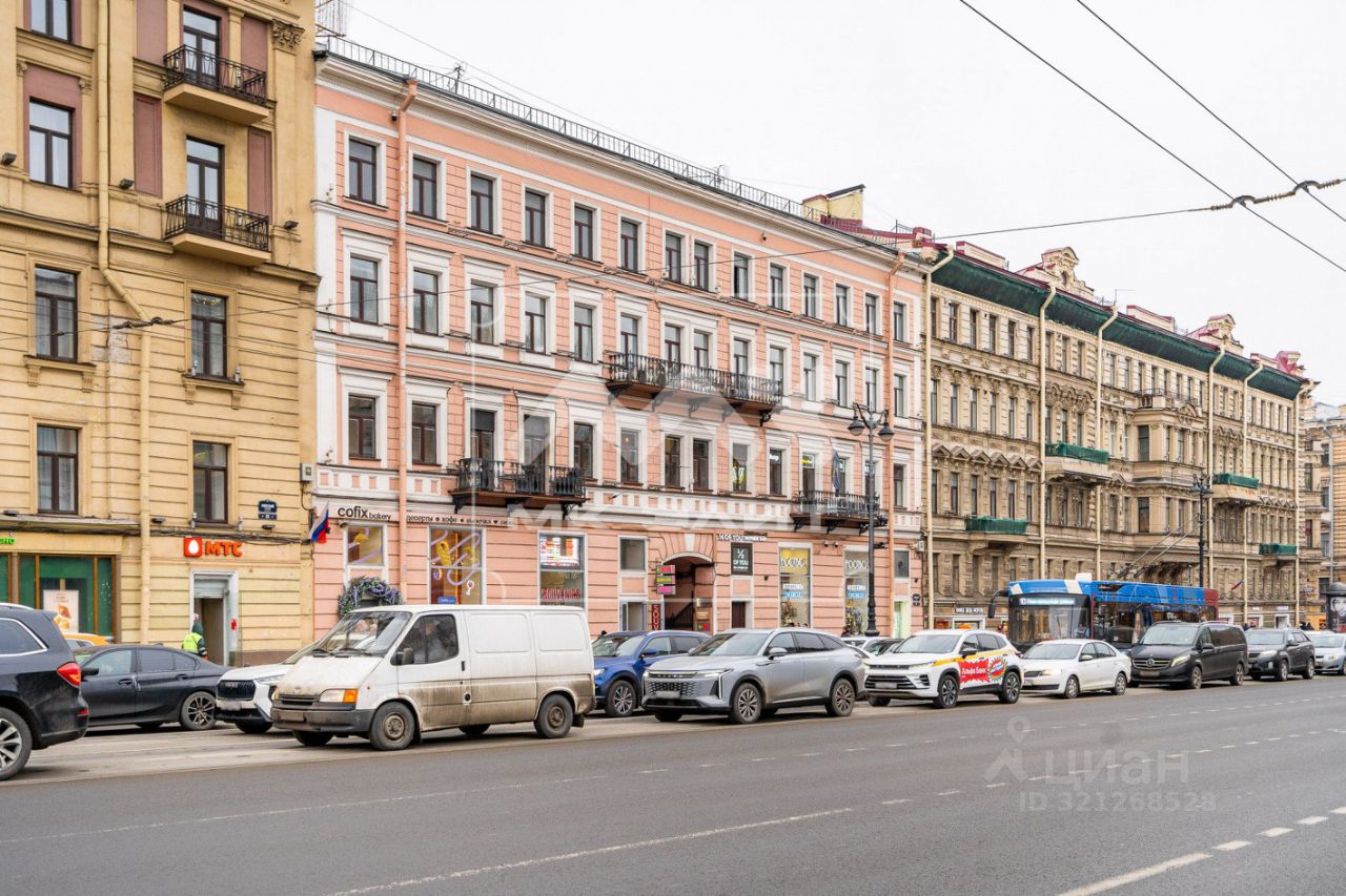 Продажа 4-комн квартиры на вторичном рынке Невский проспект, 81
