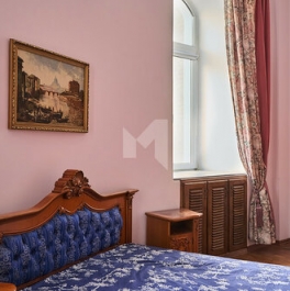 Продажа 4-комн квартиры на вторичном рынке Сретенский б-р,  д. 6/1 с2