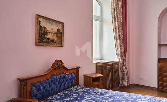 Продажа 4-комн квартиры на вторичном рынке Сретенский б-р,  д. 6/1 с2