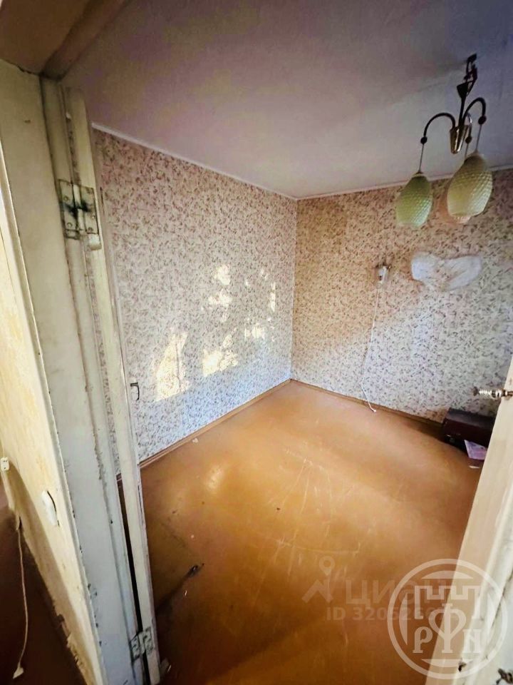 Продажа 4-комн квартиры на вторичном рынке Луга, проспект Кирова, 10