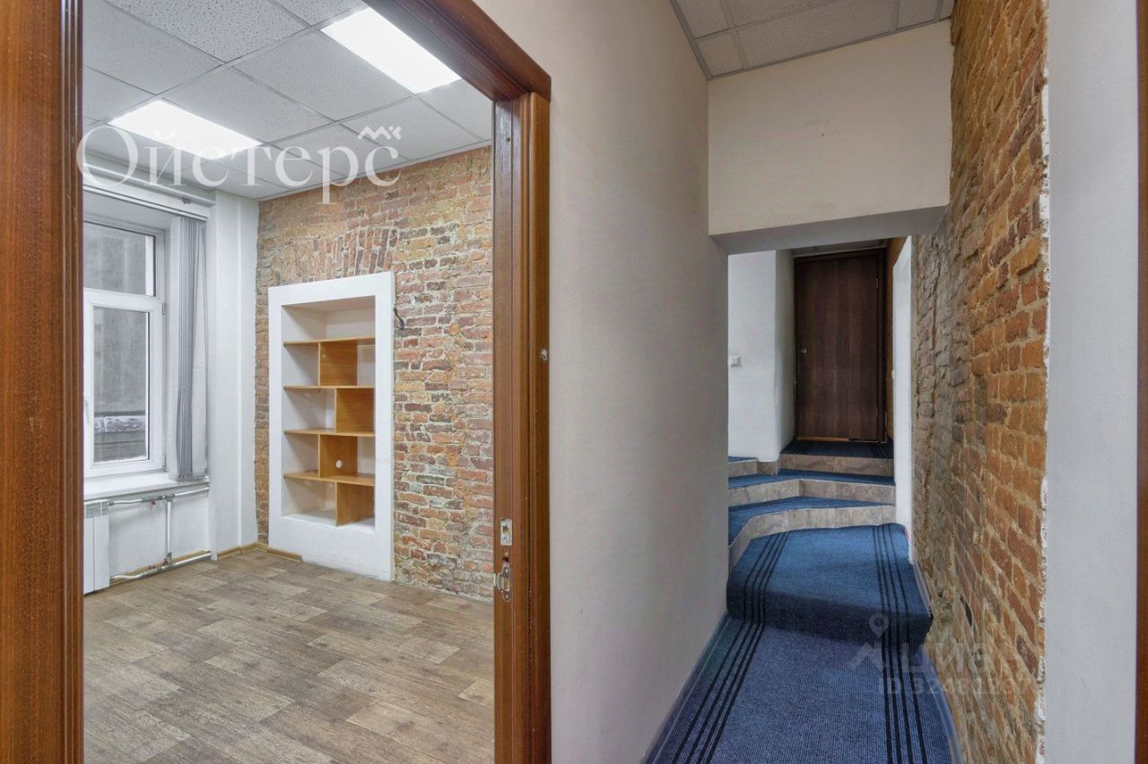 Продажа 4-комн квартиры на вторичном рынке Вознесенский проспект, 45