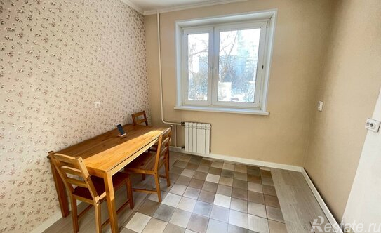 Продажа 2-комн квартиры на вторичном рынке Абрамцевская улица,  д. 11 к2