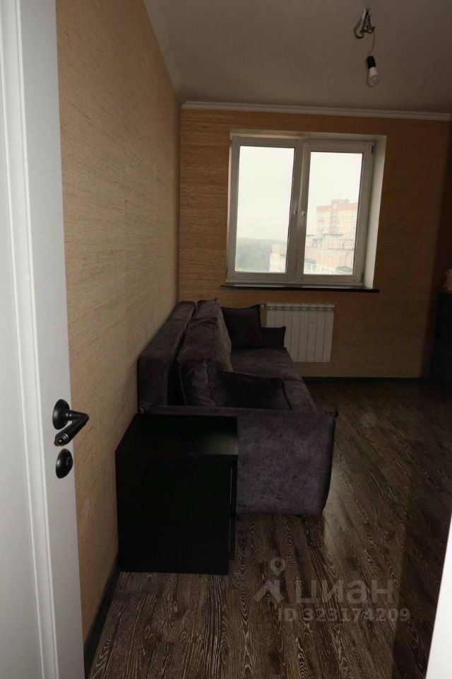 Продажа 2-комн квартиры на вторичном рынке Нахабино пгт, улица Чкалова, 7