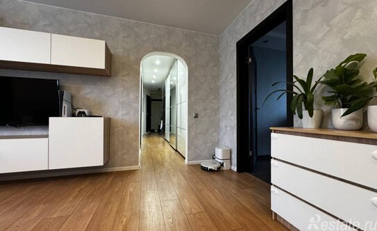 Продажа 3-комн квартиры на вторичном рынке Колпино г, Трудящихся б-р,  д. 7