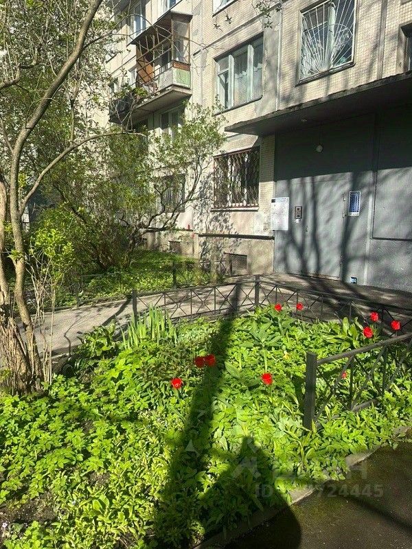 Продажа 3-комн квартиры на вторичном рынке улица Карпинского, 11к1