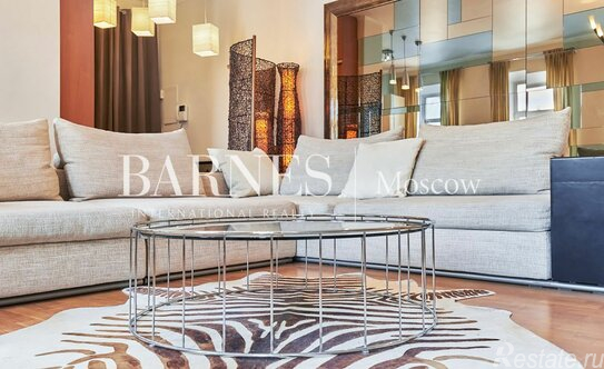 Продажа 3-комн квартиры на вторичном рынке улица Петровка,  д. 28