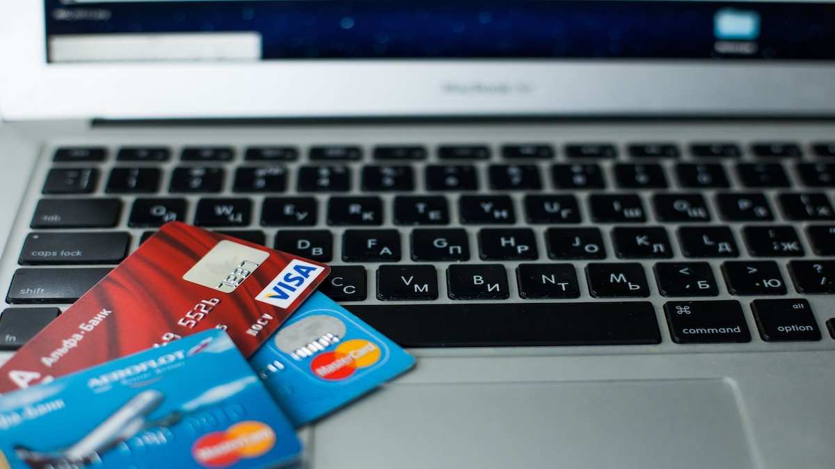 Срок уплаты налогов на жилье, землю и авто истекает 1 декабря 2025 года