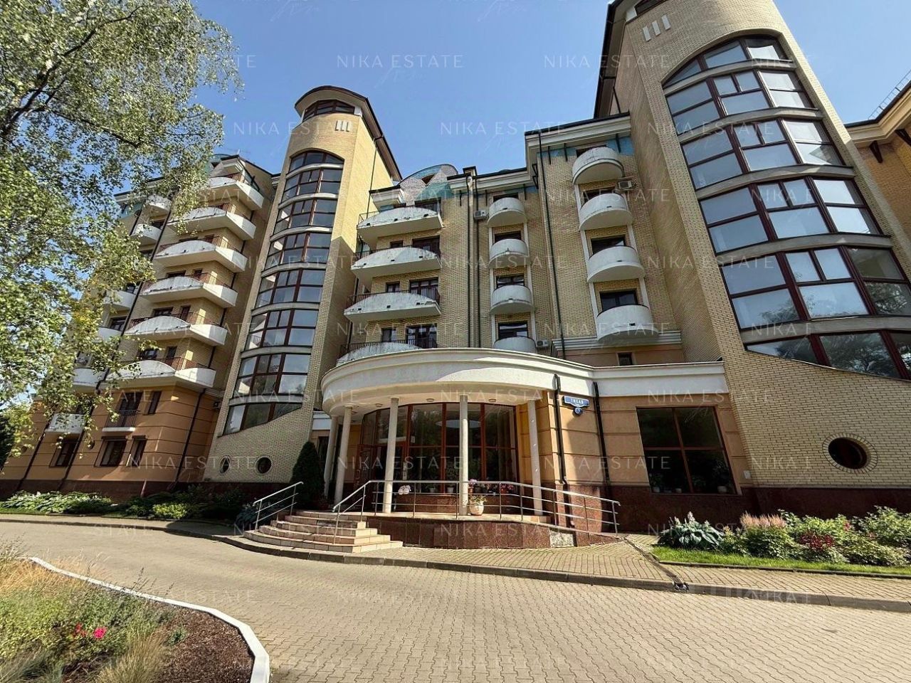 Продажа 4-комн квартиры на вторичном рынке Заречье пгт, улица Тихая, 1к2