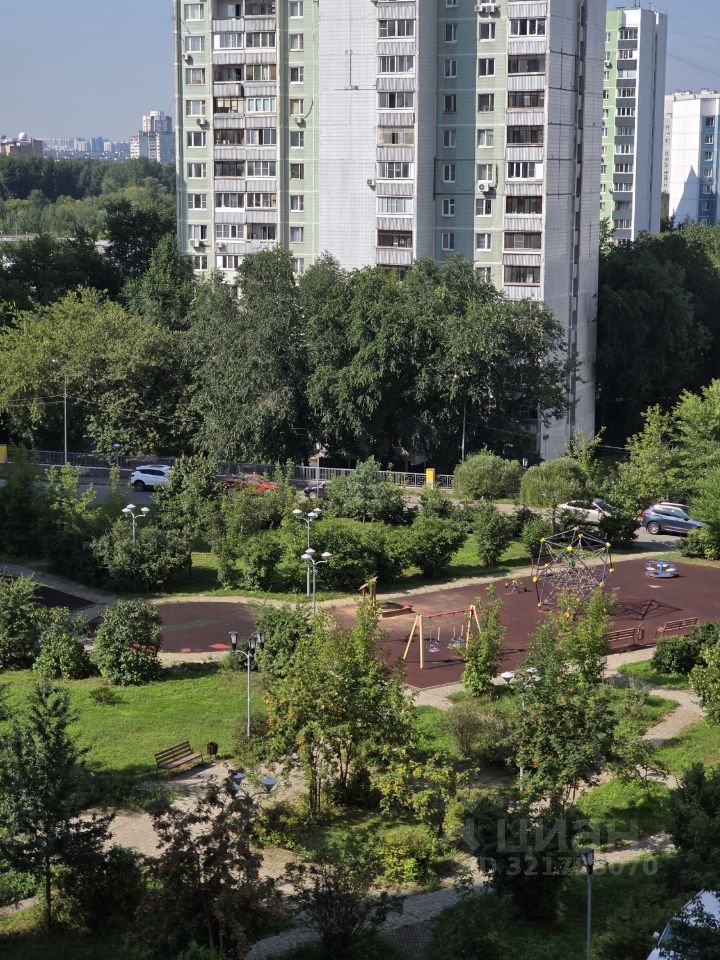 Продажа 2-комн квартиры на вторичном рынке Заповедная улица, 18к4