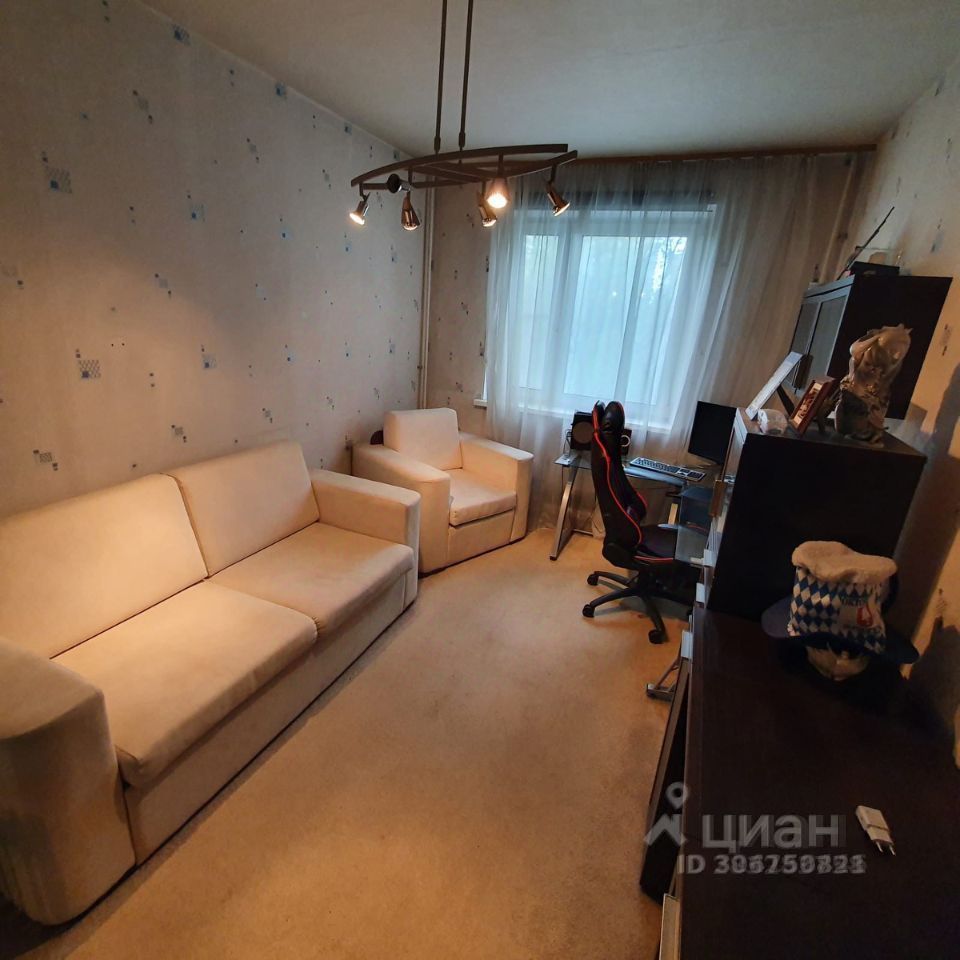 Продажа 3-комн квартиры на вторичном рынке улица Авиаторов, 6