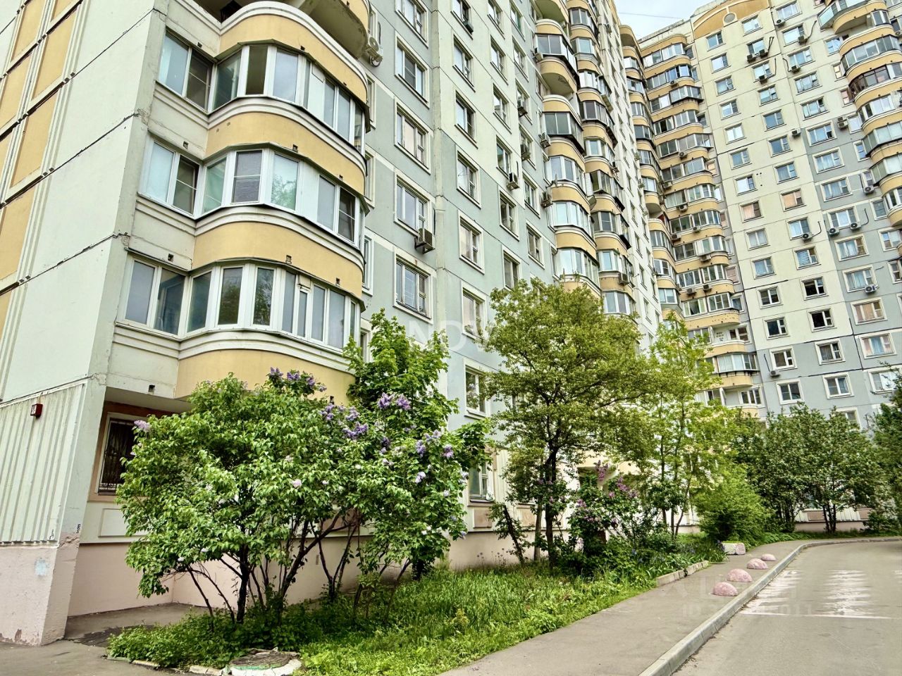 Продажа 3-комн квартиры на вторичном рынке улица Архитектора Власова, 17К1