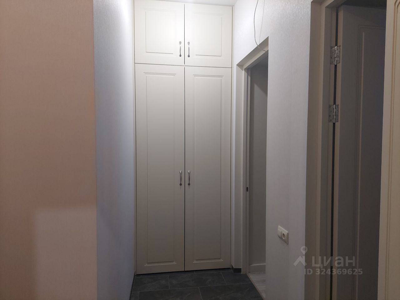 Продажа 2-комн квартиры на вторичном рынке 7-я Васильевского острова линия, 72