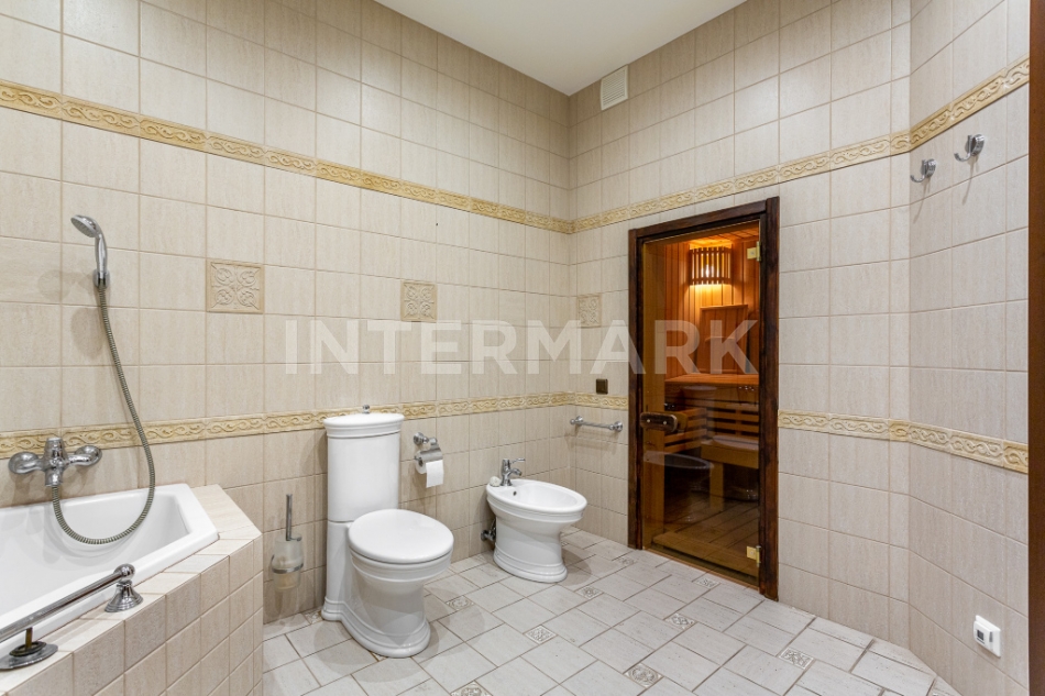 Продажа 4-комн квартиры на вторичном рынке Оболенский пер., 9 корп. 8