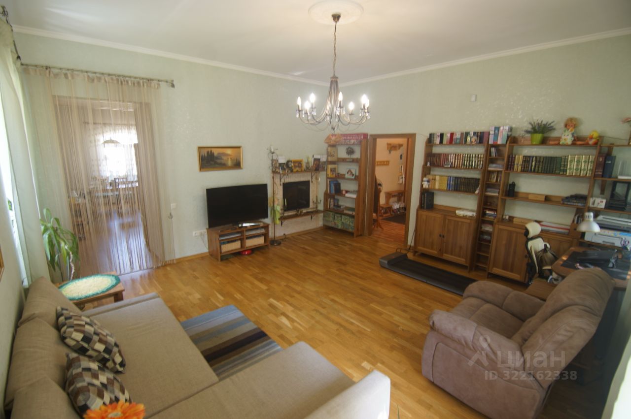 Продажа 2-комн квартиры на вторичном рынке Пушкин, улица Красной Звезды, 2/7