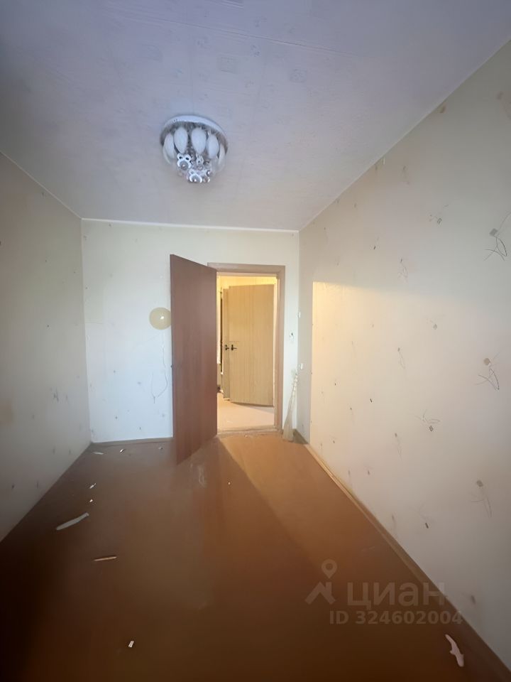 Продажа 3-комн квартиры на вторичном рынке Ломоносов, Владимирская улица, 30