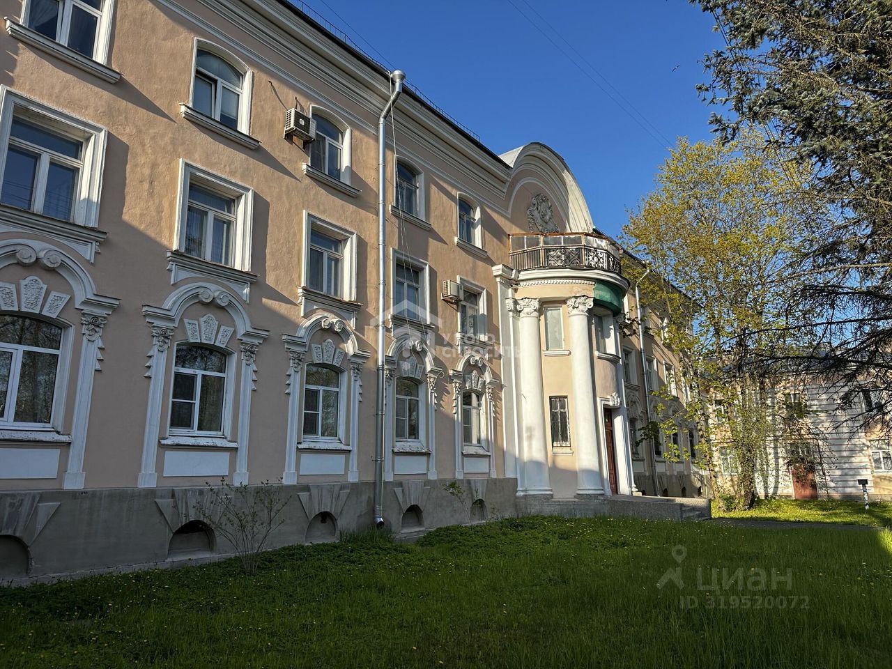 Продажа 3-комн квартиры на вторичном рынке Петергоф, Санкт-Петербургский проспект, 33