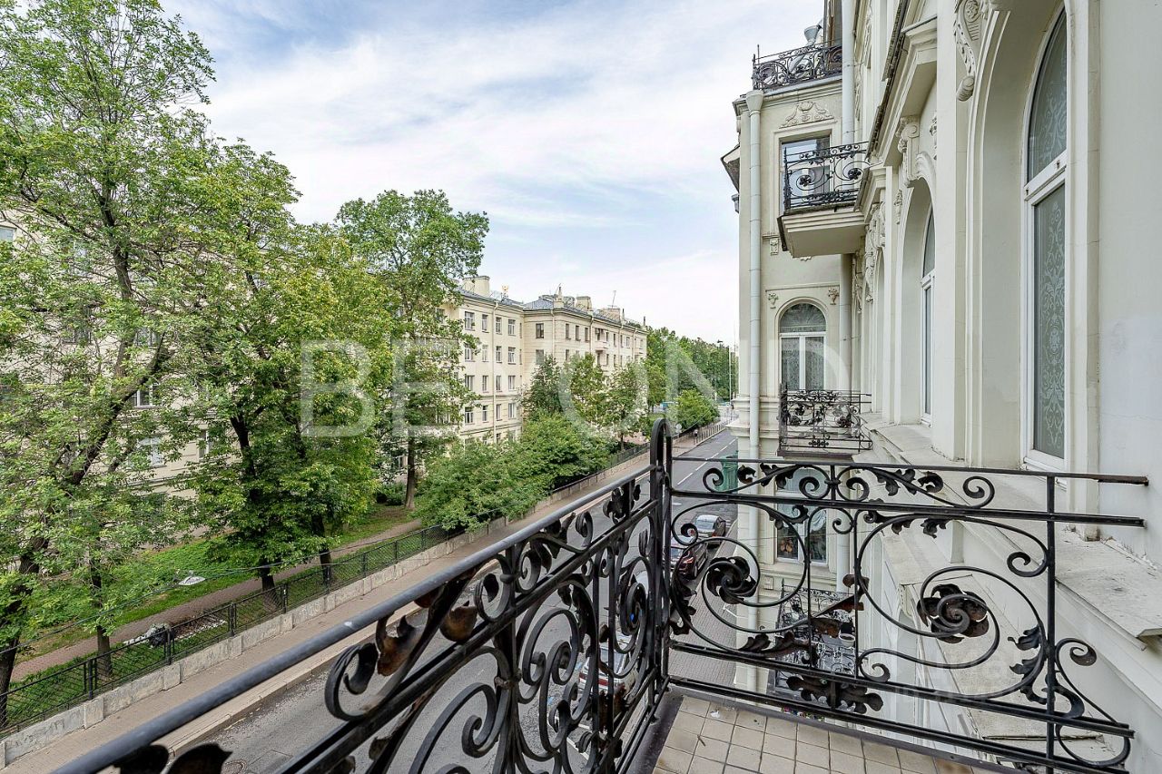 Продажа 6-комн квартиры на вторичном рынке Таврическая улица, 9