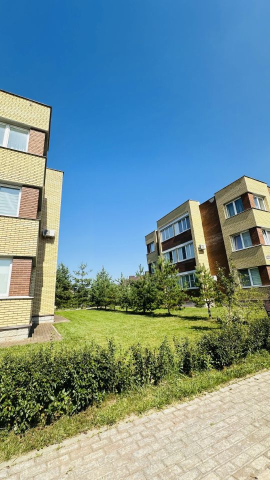 Продажа 1-комн квартиры на вторичном рынке Варежки кв-л, улица Кленовая,  д. 1