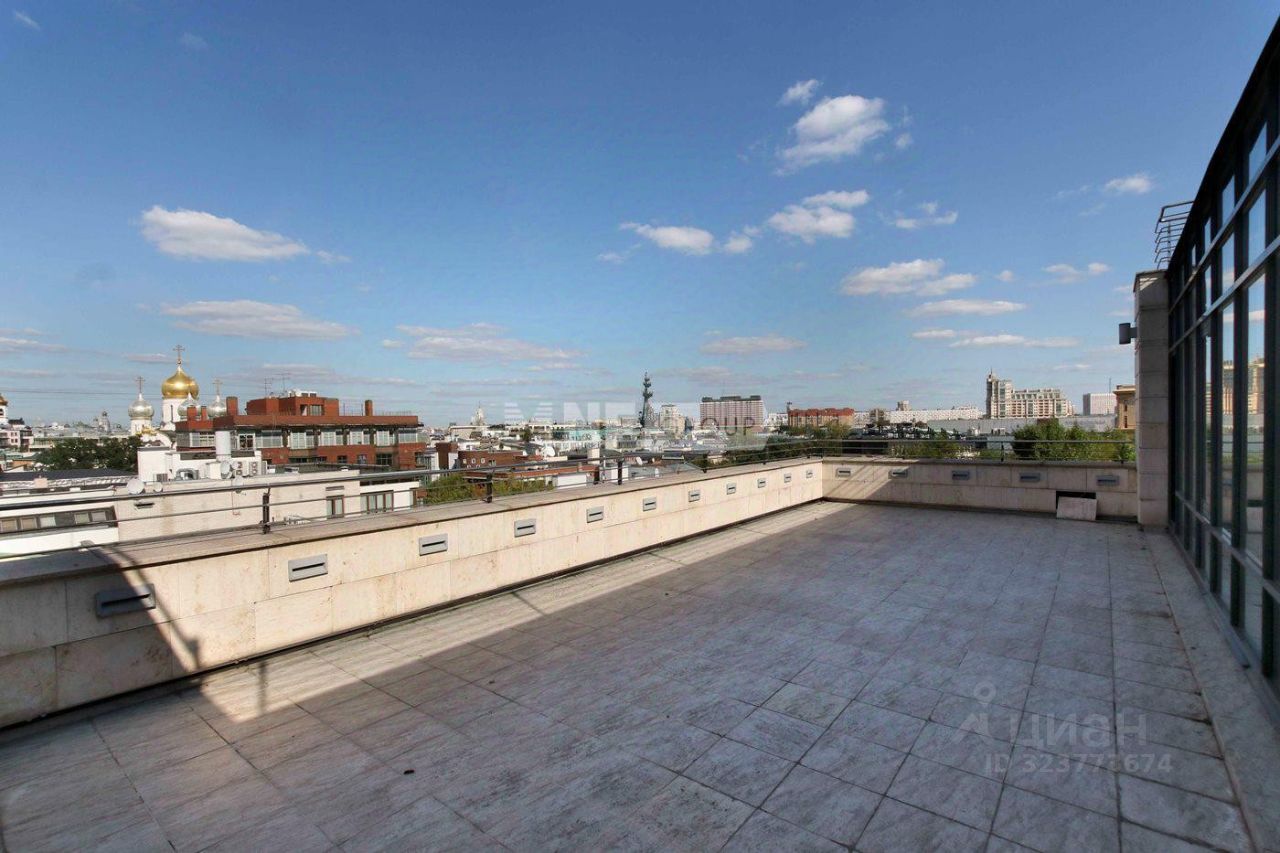 Продажа 4-комн квартиры на вторичном рынке переулок Хилков, 5