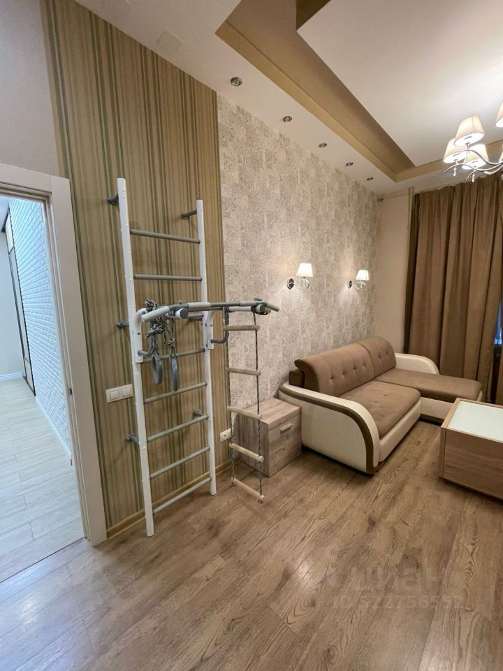 Продажа 2-комн квартиры на вторичном рынке Суворовский проспект, 61