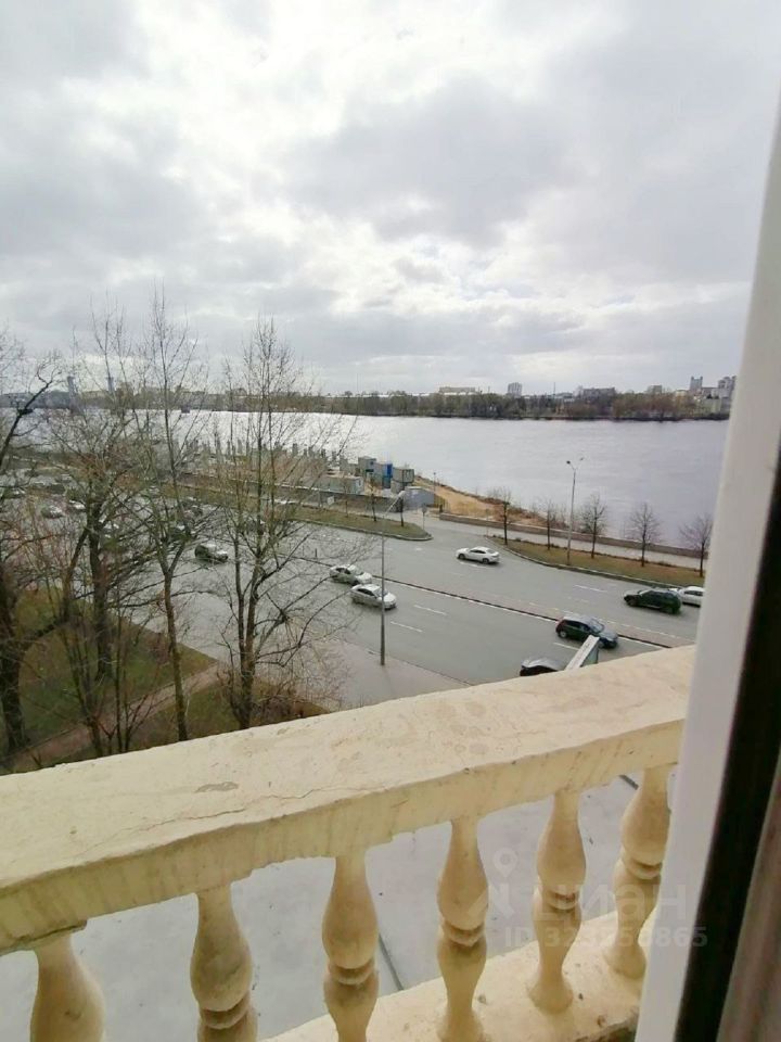 Продажа 3-комн квартиры на вторичном рынке Малоохтинский проспект, 94