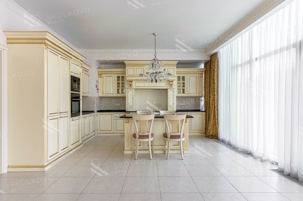 Продажа 6-комн квартиры на вторичном рынке улица Климашкина, 17С2