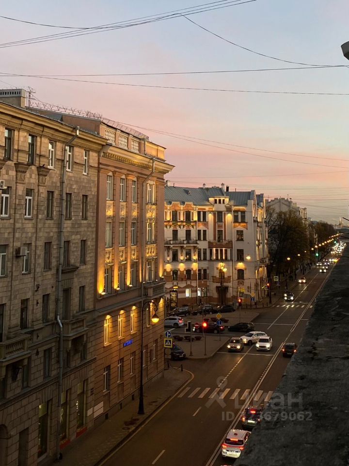 Продажа 3-комн квартиры на вторичном рынке Каменноостровский проспект, 22