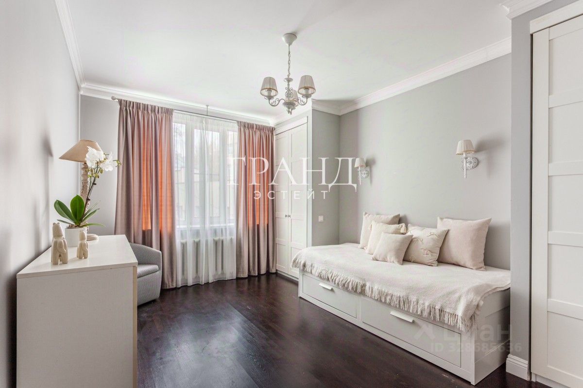 Продажа 4-комн квартиры на вторичном рынке Чистопрудный бульвар, 12К2