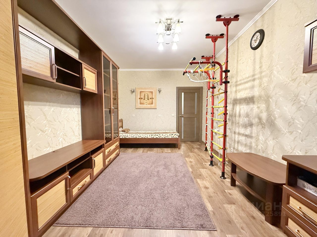 Аренда 3-комн квартиры на вторичном рынке улица Есенина, 1к1