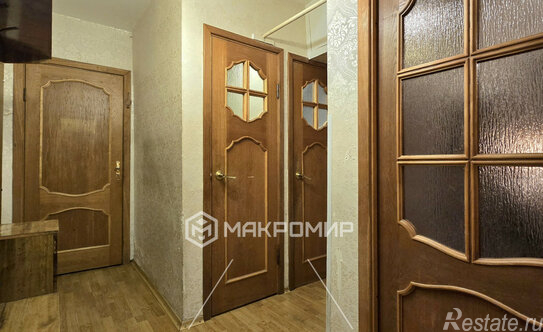 Продажа 3-комн квартиры на вторичном рынке Нарвская улица,  д. 4 к1