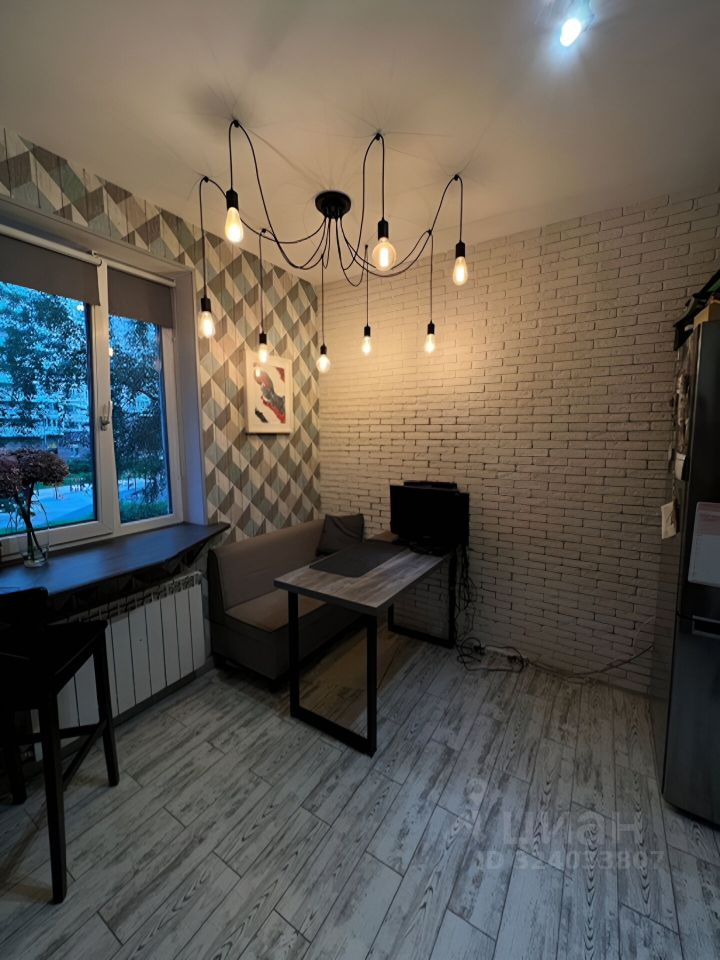 Продажа 1-комн квартиры на вторичном рынке Комендантский проспект, 17к2Б