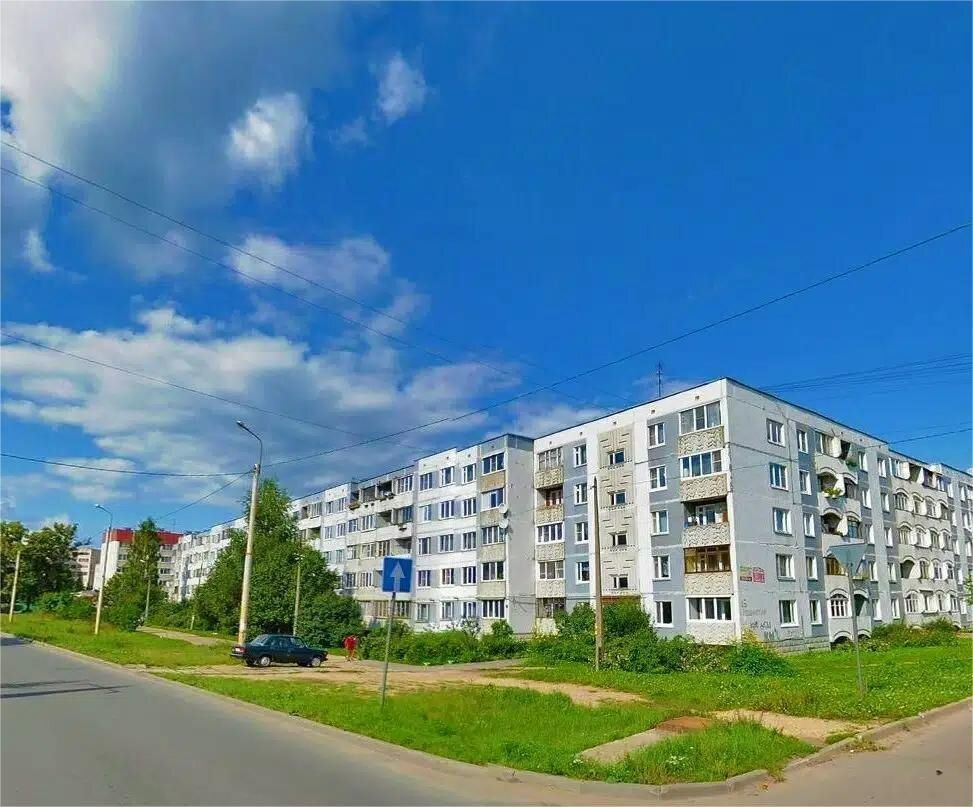 Продажа 2-комн квартиры на вторичном рынке Гатчина, улица Рощинская, 15