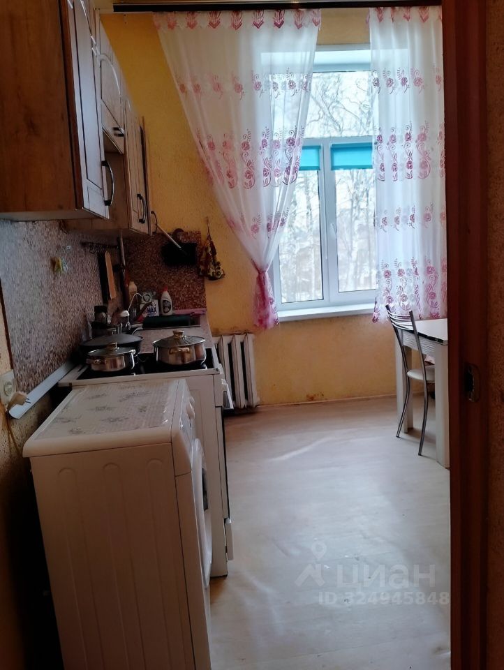 Продажа 2-комн квартиры на вторичном рынке Нахабино пгт, улица Совпартшкола, 13