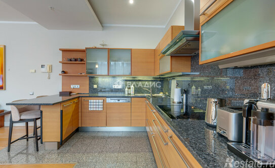 Продажа 4-комн квартиры на вторичном рынке Смоленский 1-й пер,  д. 17