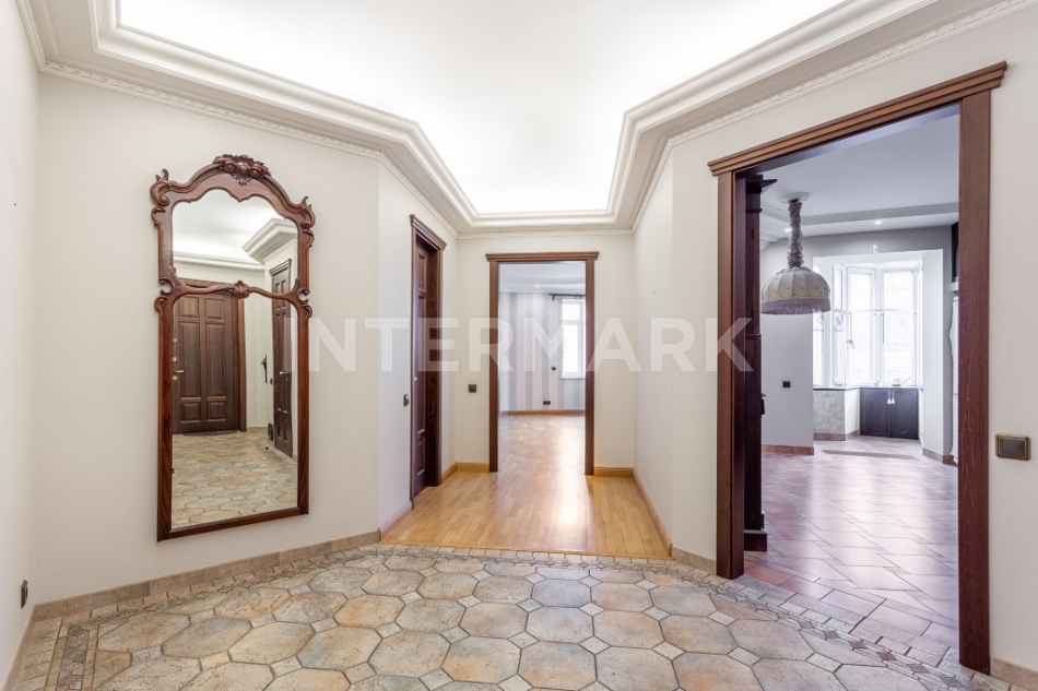 Продажа 4-комн квартиры на вторичном рынке Оболенский пер., 9 корп. 8