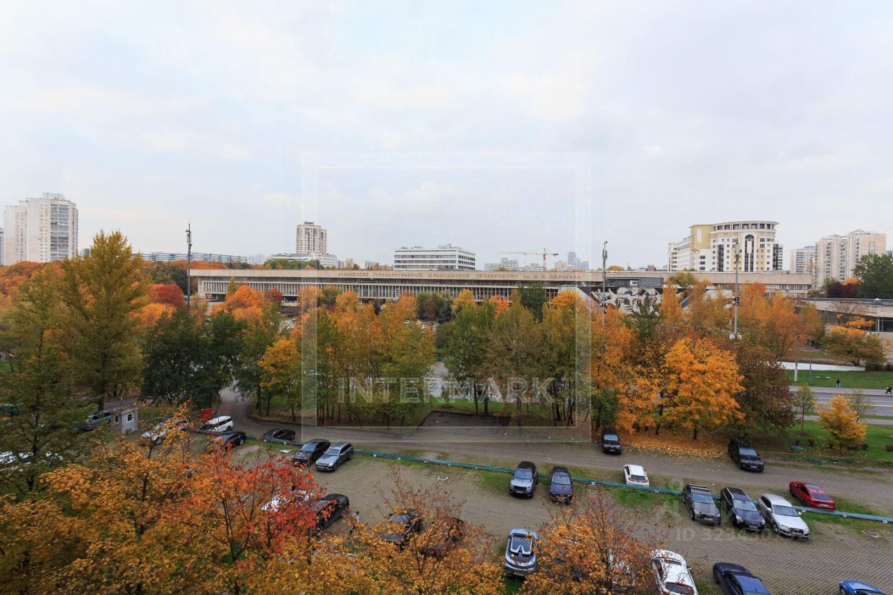 Продажа 4-комн квартиры на вторичном рынке улица Островитянова, 4