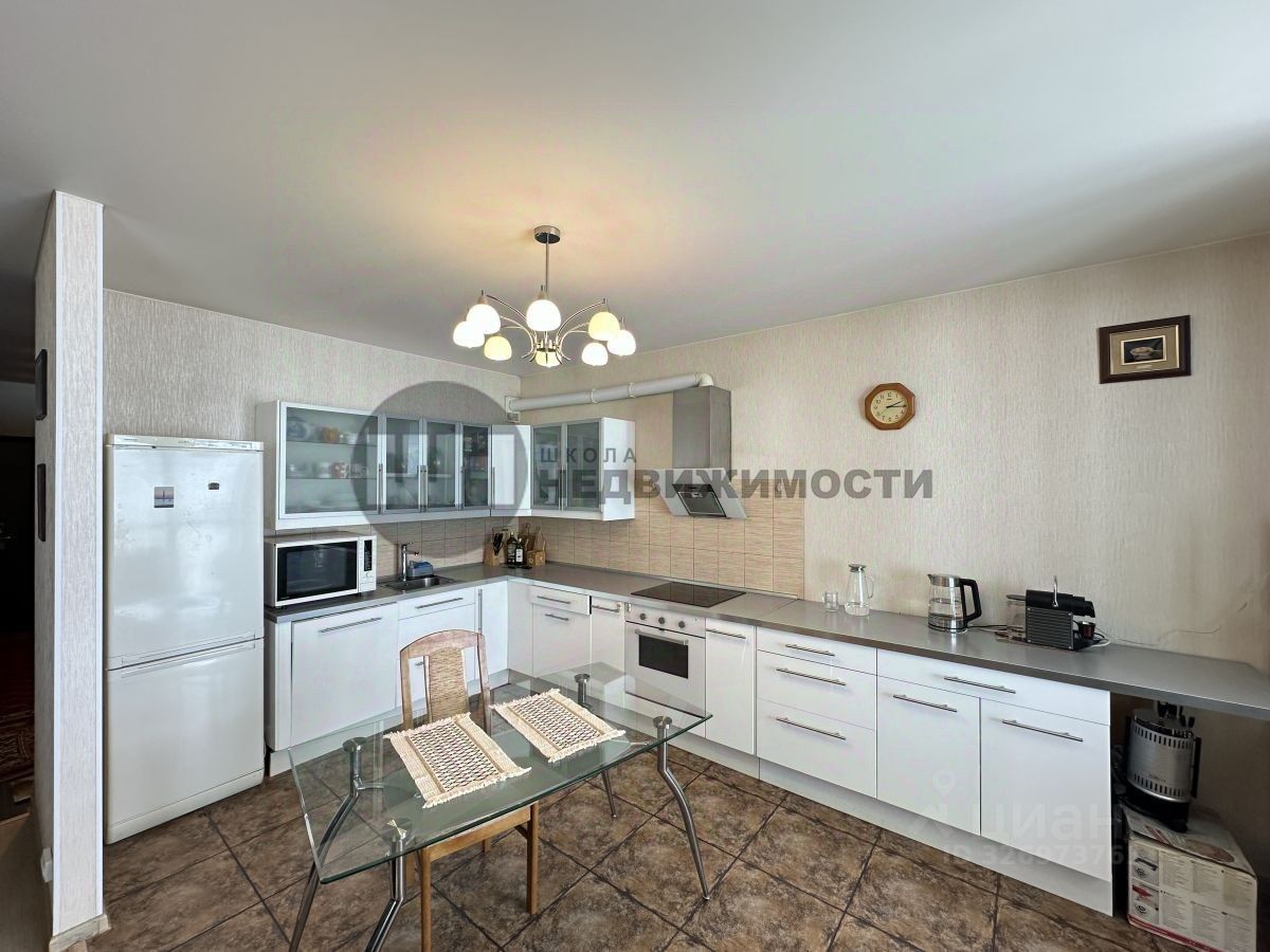 Продажа 3-комн квартиры на вторичном рынке улица Кораблестроителей, 30