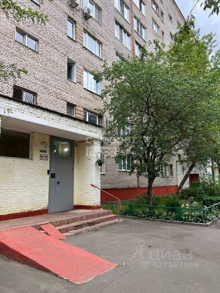 Продажа 2-комн квартиры на вторичном рынке Нахабино пгт, улица Институтская, 8