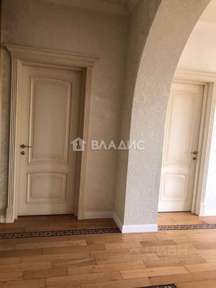 Продажа 4-комн квартиры на вторичном рынке Московско-Казанский переулок, 5-7