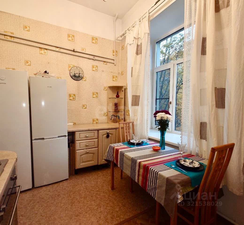 Продажа 2-комн квартиры на вторичном рынке 9-я Васильевского острова линия, 16