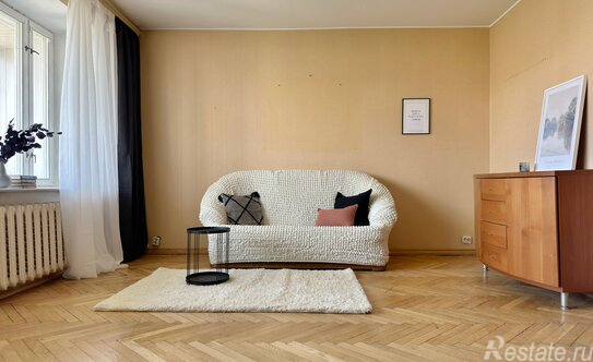 Продажа 4-комн квартиры на вторичном рынке Украинский бульвар,  д. 7