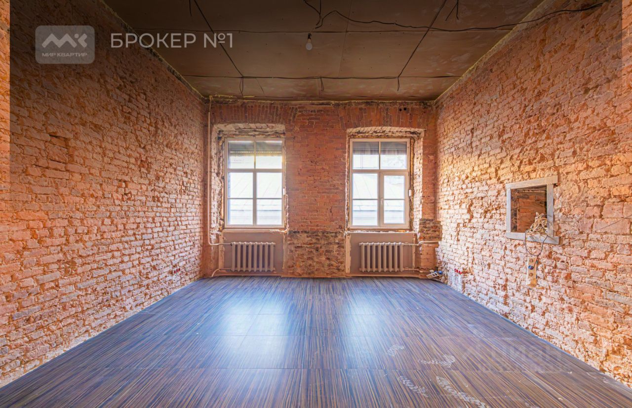 Продажа 5-комн квартиры на вторичном рынке Большая Конюшенная улица, 10