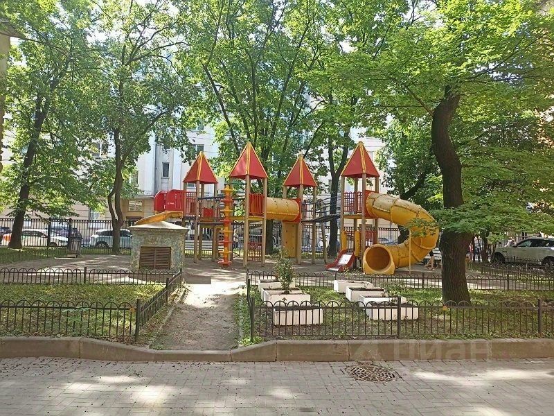 Продажа 2-комн квартиры на вторичном рынке улица Моисеенко, 4