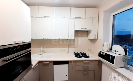 Продажа 2-комн квартиры на вторичном рынке Киришский район, улица Строителей,  д. 17