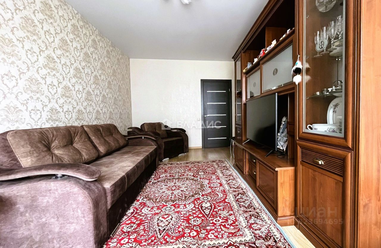 Продажа 2-комн квартиры на вторичном рынке Нахабино пгт, улица Белобородова, 12