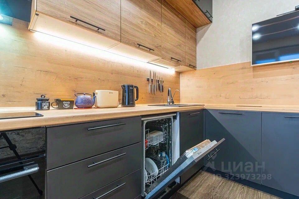 Продажа 2-комн квартиры на вторичном рынке Петергоф, улица Парковая, 14к4