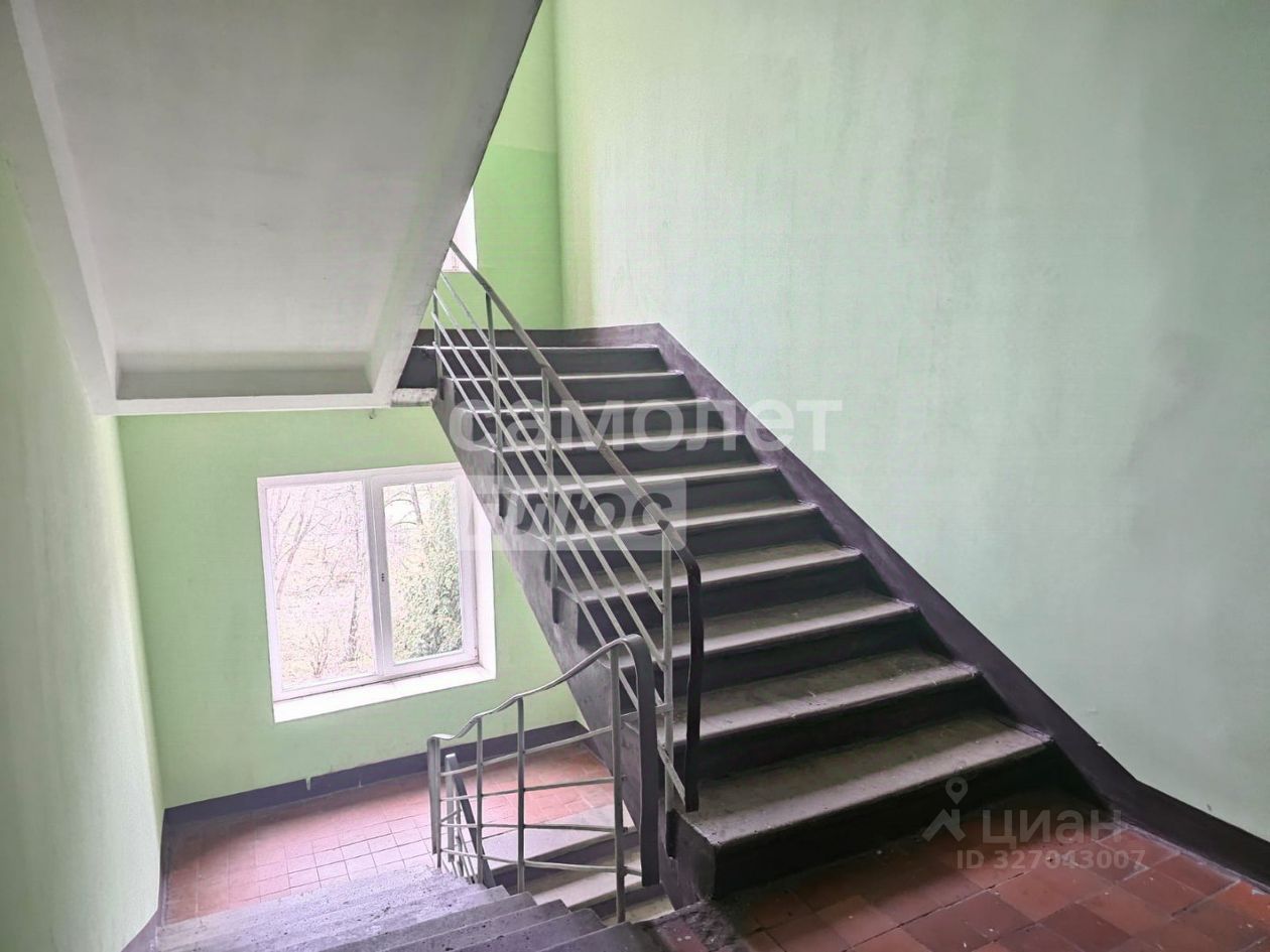 Продажа 2-комн квартиры на вторичном рынке пос. Назарьево, 18