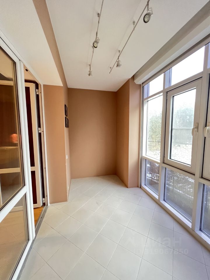 Продажа 3-комн квартиры на вторичном рынке Петергоф, улица Аврова, 26к1